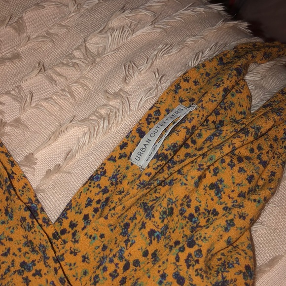 cute romper from urban outfitters - Picture 3 of 3